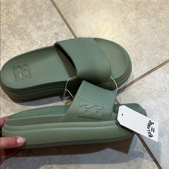 NWT! Billabong Olive Green Platform Foam Sandals Slides 9 - Picture 1 of 6